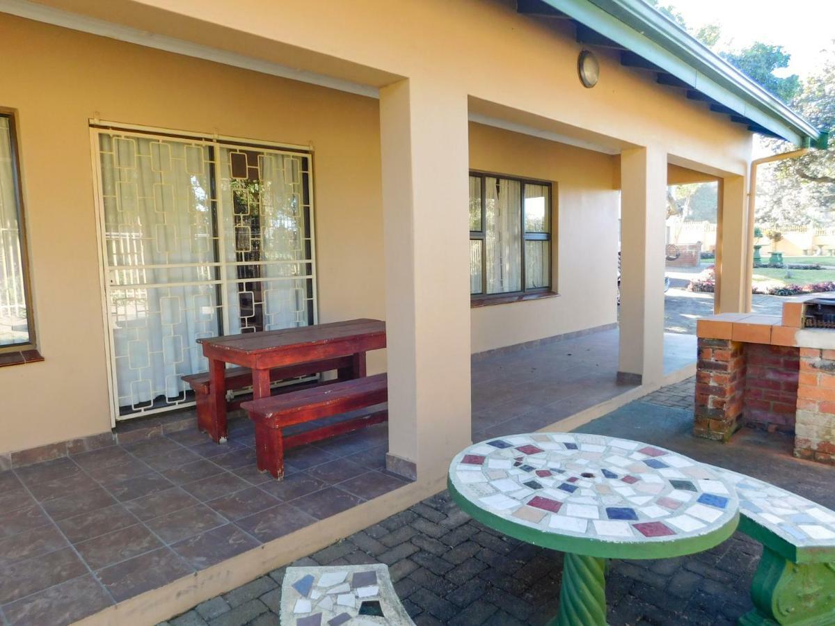 Mama Mia Cottages Oslo Beach Port Shepstone Exteriör bild