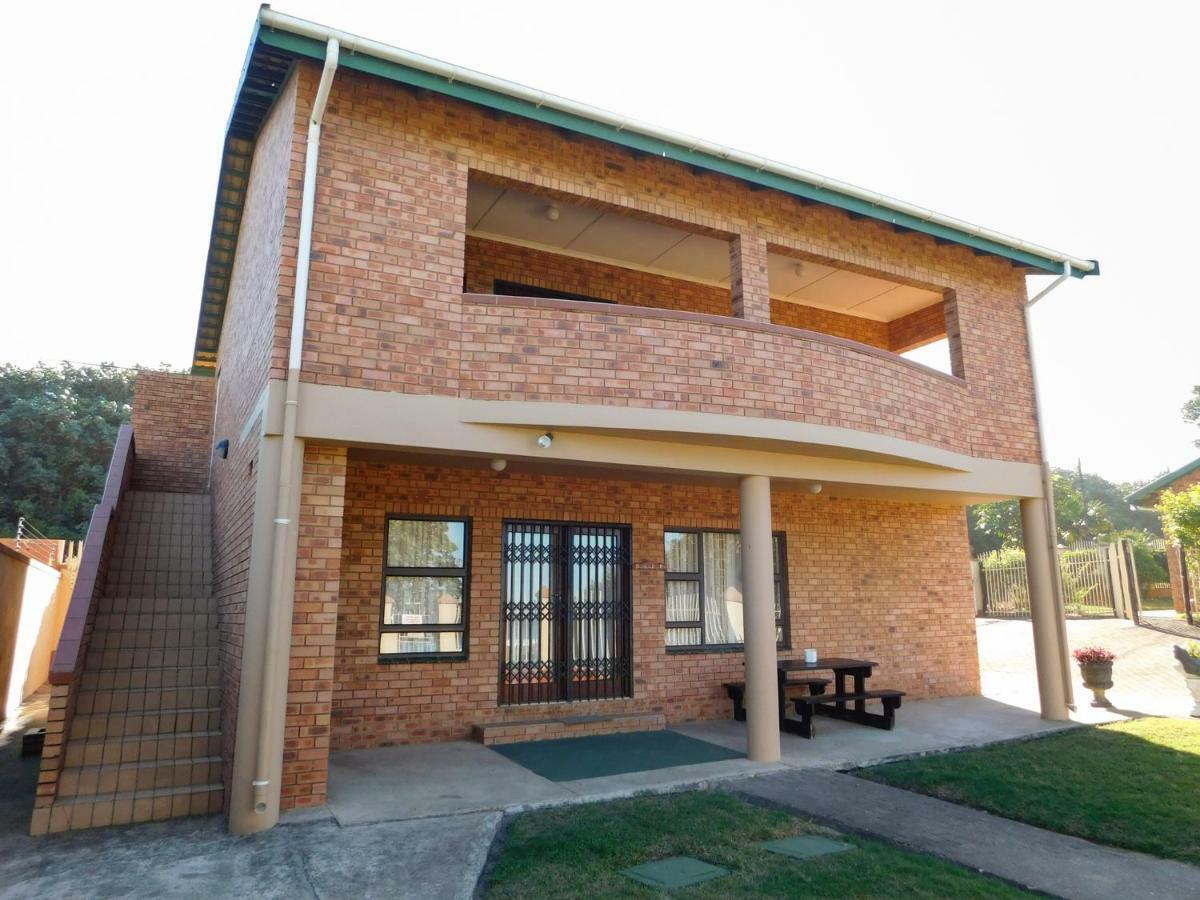 Mama Mia Cottages Oslo Beach Port Shepstone Exteriör bild