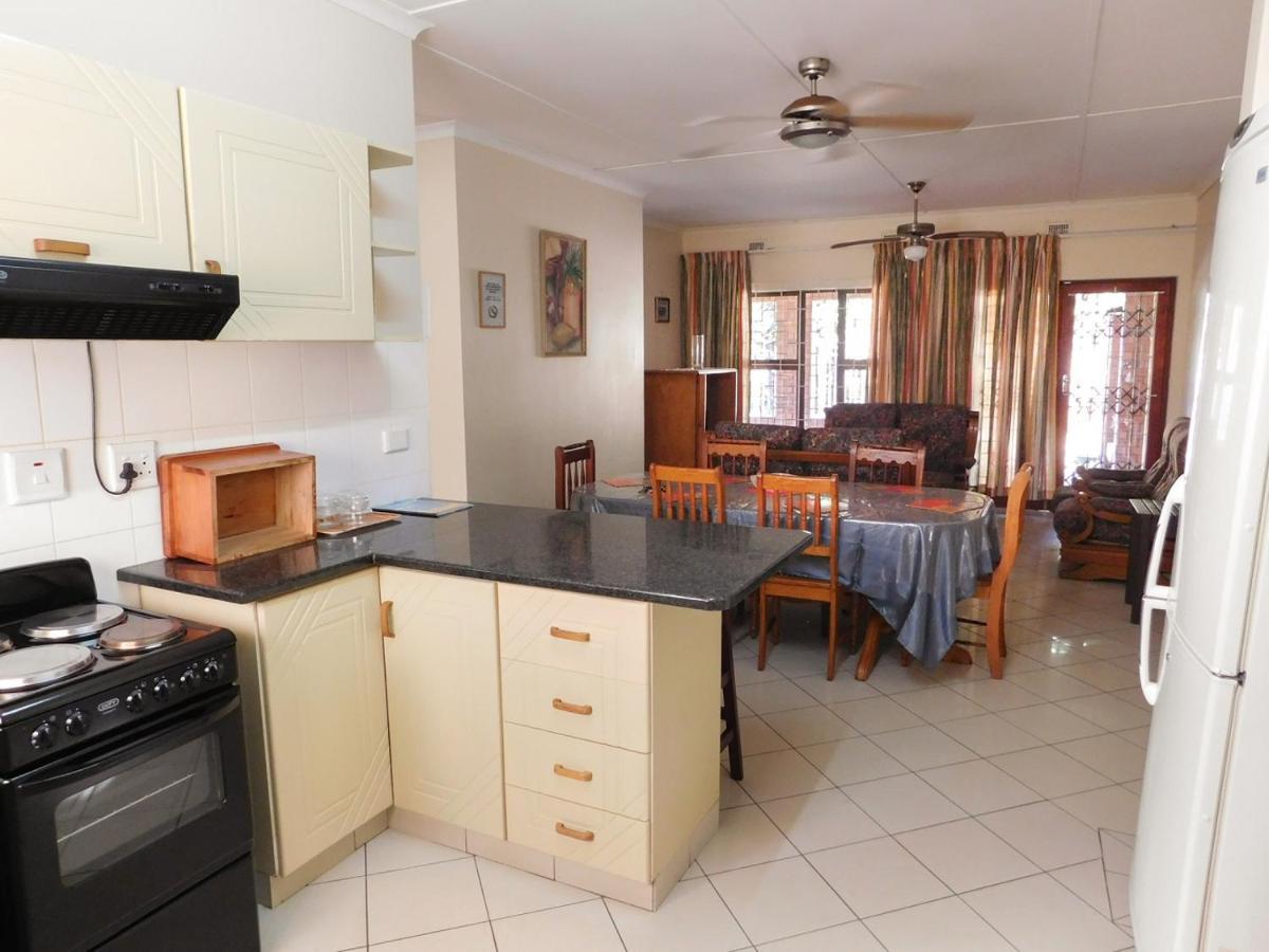 Mama Mia Cottages Oslo Beach Port Shepstone Exteriör bild