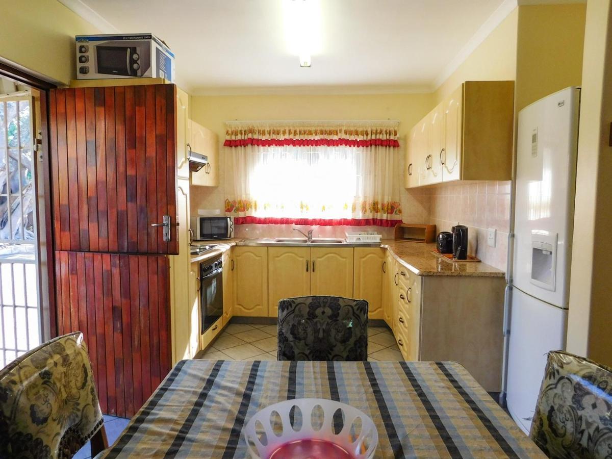 Mama Mia Cottages Oslo Beach Port Shepstone Exteriör bild